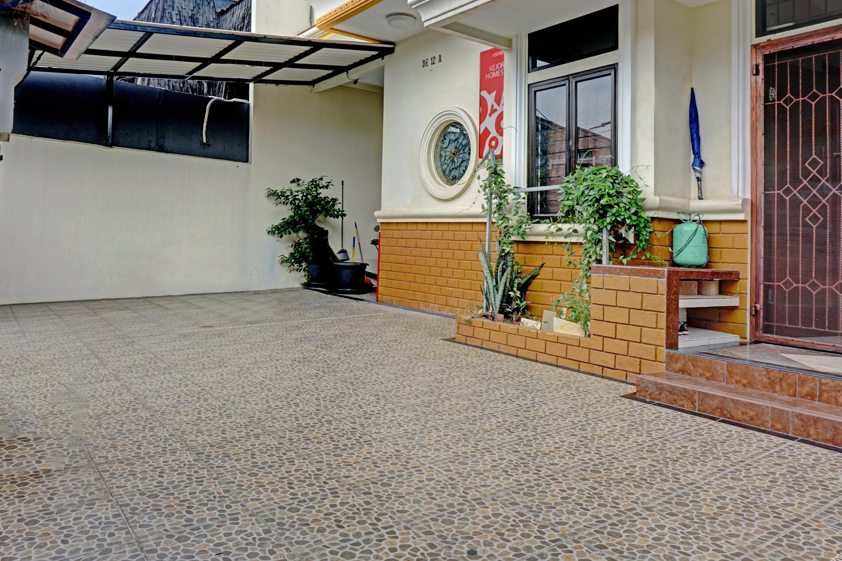 Oyo 90489 Kejora Homestay Jakarta Exterior foto